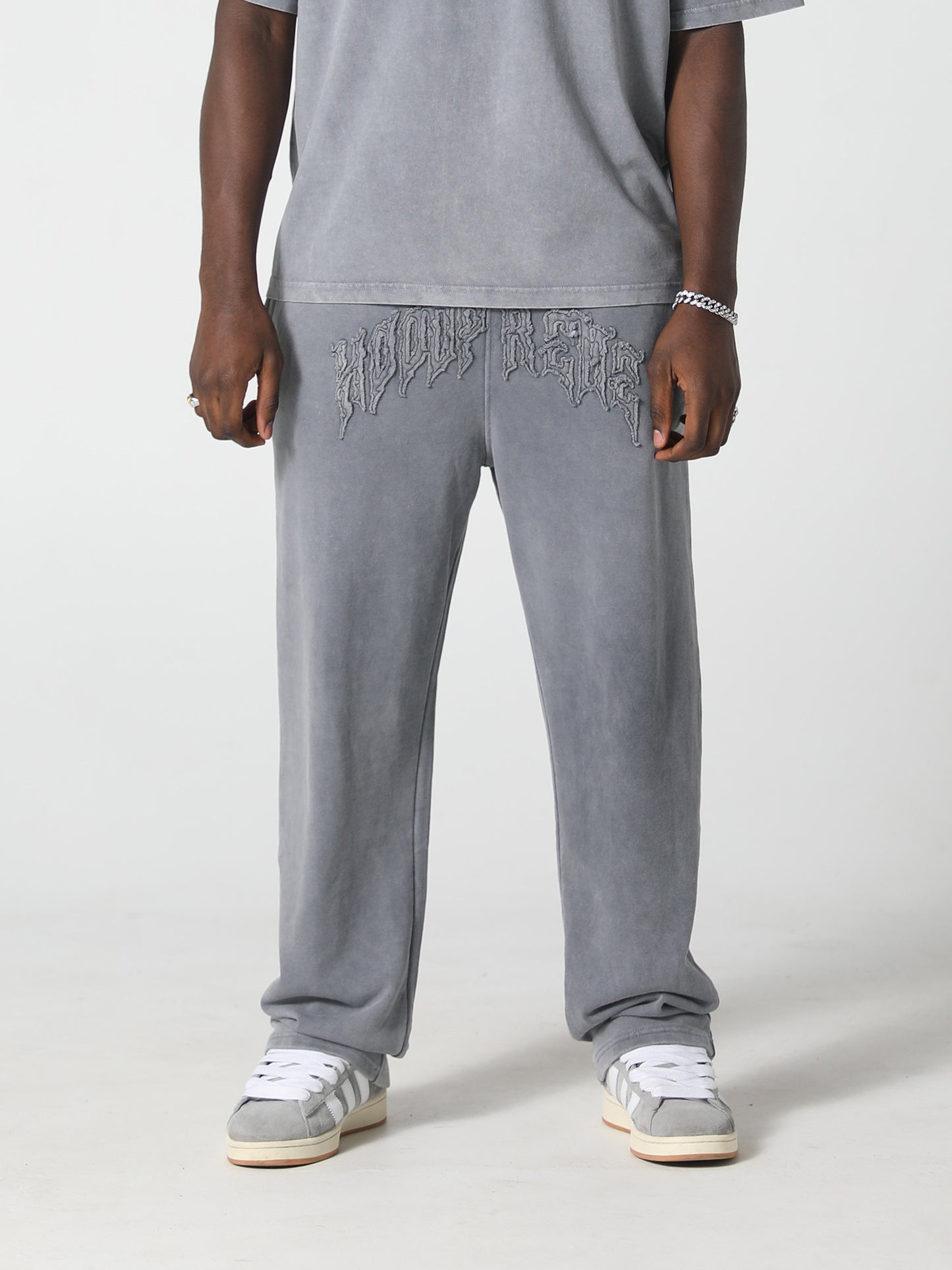 DISTRESSED RAW APLIQUE JOGGER WASHED GREY