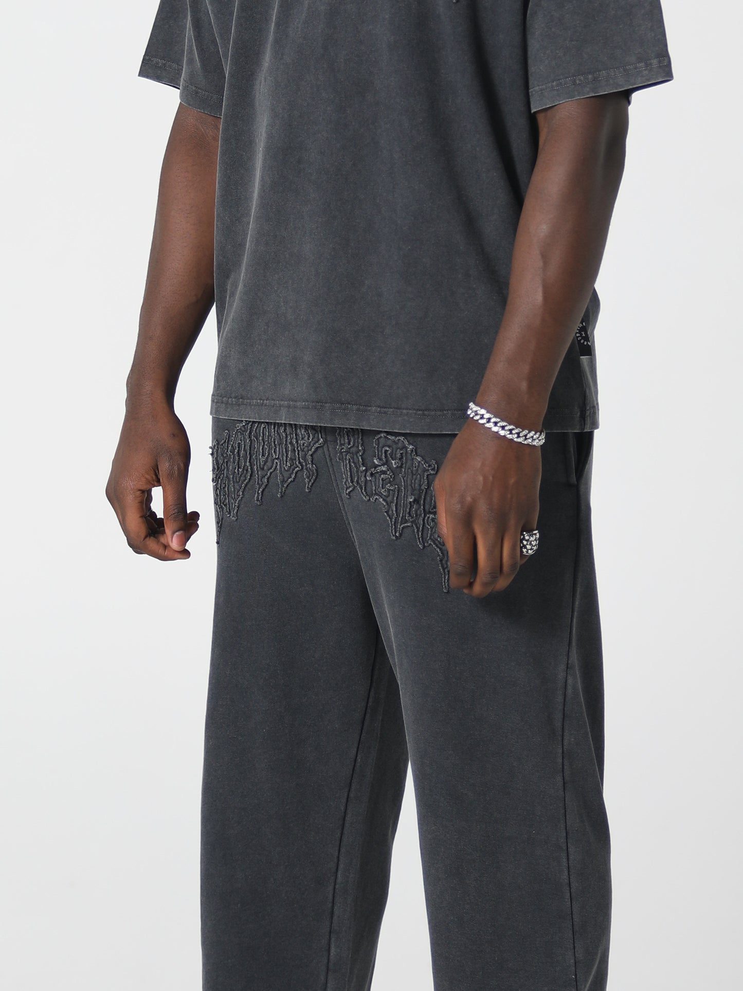DISTRESSED RAW APLIQUE JOGGER WASHED BLACK