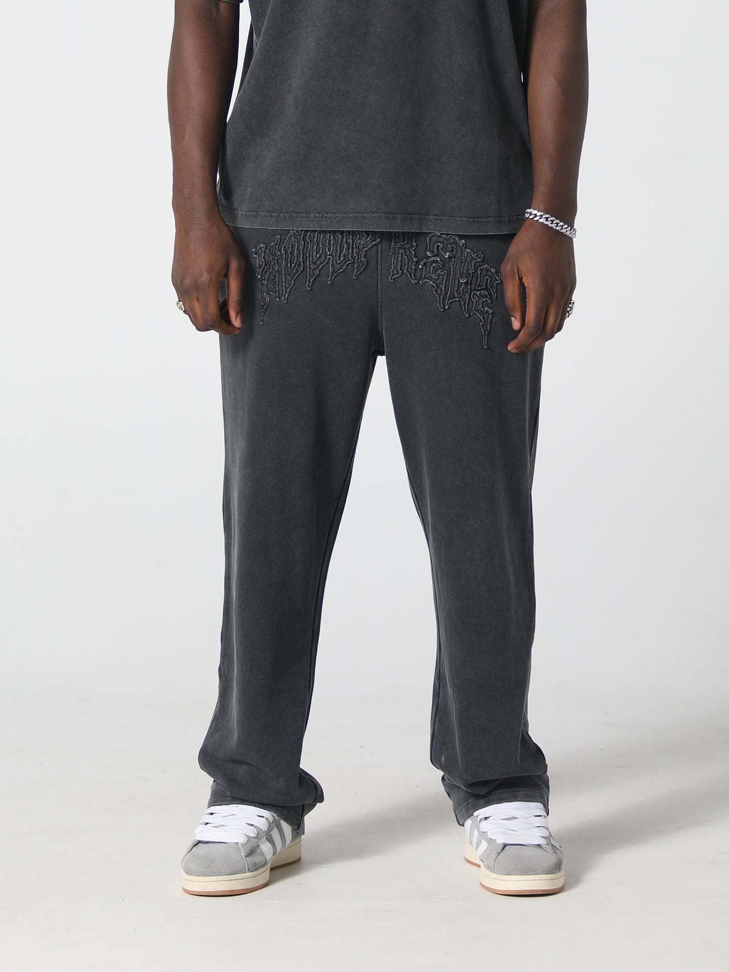 DISTRESSED RAW APLIQUE JOGGER WASHED BLACK